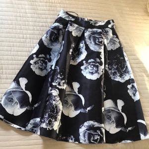AKIRA BLACK AND WHITE FLOWER SKIRT